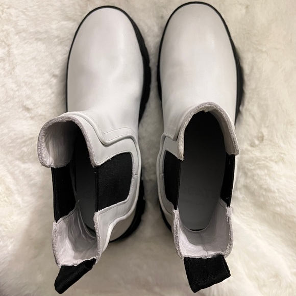 The GREATS® Brooklyn Hewes Chelsea Leather Boot Women Sz 7.5 - Picture 4 of 16